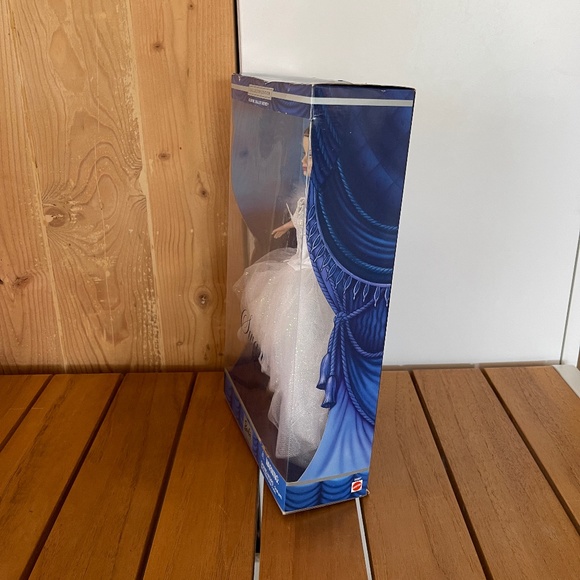 2001 Barbie Collector's Edition Swan Ballerina from Swan Lake - Picture 5 of 10